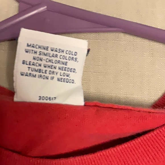 Old Navy Athletic Red Men's Tee - Picture 4 of 4